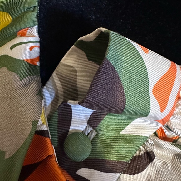 J Crew 100% silk dress. Size 12. Ruffle neck, side zip.Green floral, retro look. - Picture 16 of 16